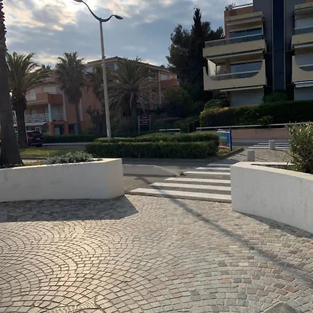 Front De *